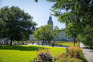 La place de l'Assemblée-Nationale sera modernisée. Crédit : Commission de la capitale nationale du Québec