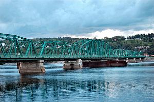 La Ville de Saguenay a accordé un contrat à la compagnie Inter-Projet pour les travaux de réfection du pont de Sainte-Anne.  Crédit : Chicoutimi, Wikimedia Commons (CC BY 3.0) 