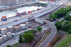 Le Port de Montréal a inauguré un nouveau pont d'étagement situé au-dessus de la rue Notre-Dame Est. Crédit : Port de Montréal