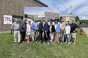 Le chantier du Complexe sportif Promutuel Assurance est officiellement lancé. Crédit : Centre de services scolaire de la Côte-du-Sud