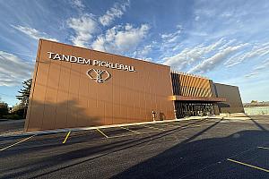 Un premier complexe intérieur de pickleball voit le jour en Estrie. Crédit : Pickleball Tandem inc. 