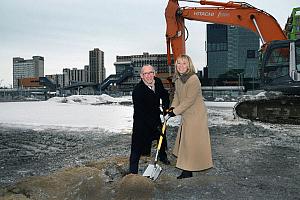 La Tour SSQ est amorcée à la Place Charles-Le Moyne 