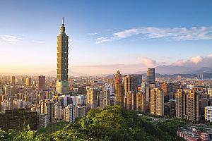 Une boule d’acier de 600 tonnes se trouve à l’intérieur du sommet de la Tour de Tapei, à Taiwan. Cette boule agit comme amortisseur de masse accordée et permet au bâtiment de faire face à des vents de 216 k, à l’heure !