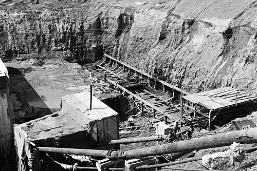 Vue sur le chantier du Tunnel Louis-Hippolyte-La Fontaine, en 1965. Photo : Adrien Hubert, Fonds Ministère de la Culture et des Communications